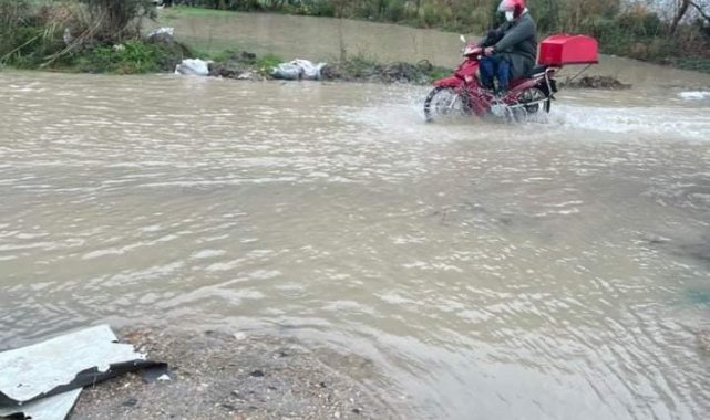 Samandağ'da fırtına ve yağmur etkili oluyor