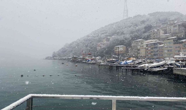 Sarıyer'de kar yağışı ortaya kartpostallık görüntüler çıkardı