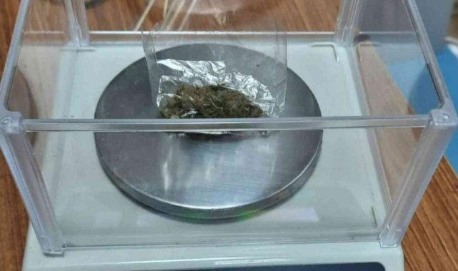 Siirt'te bir araçta yapılan aramada uyuşturucu madde ele geçirildi