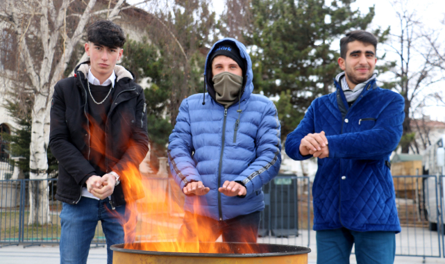 Sivas'ta Kent Meydanına Soba Kuruldu.
