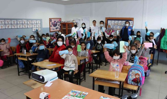 Tıp Fakültesi öğrencilerinden köy okulunda anlamlı etkinlik