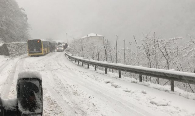 Trabzon'da araçlar yolda mahsur kaldı