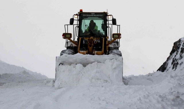Van'da 611 yerleşim yerinin yolu ulaşıma kapandı