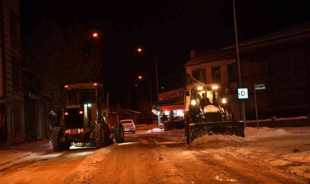 Yakutiye'de yoğun kar mesaisi