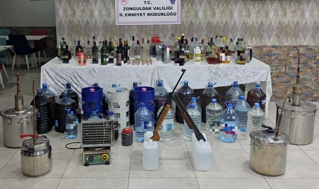 Zonguldak'ta litrelerce sahte içki ele geçirildi