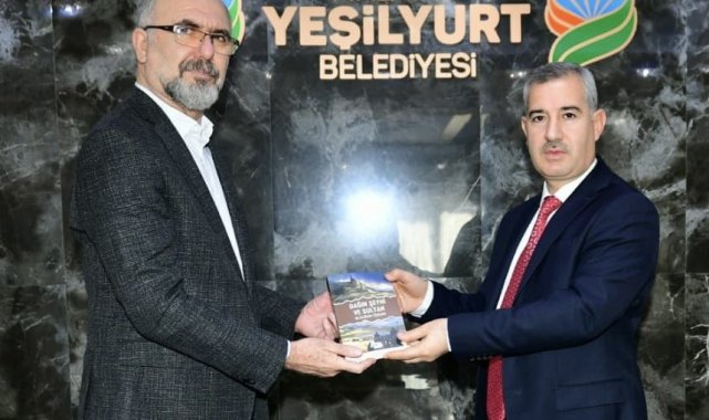 'Dağın Şeyhi ve Sultan' okurlarıyla buluştu