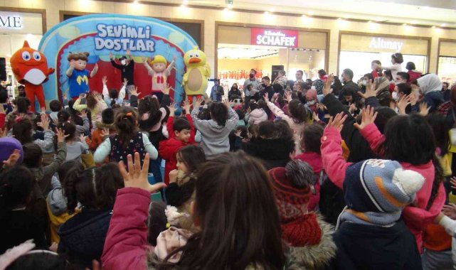 'Sevimli Dostlar' Ceylan Karavil Park AVM'de minik hayranlarıyla buluştu