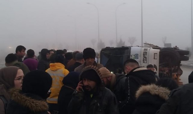 Afyonkarahisar'da midibüs devrildi: 9 yaralı
