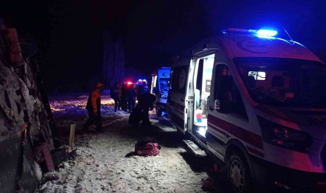 Afyonkarahisar'da yolcu otobüsü devrildi, 6 kişi yaralandı
