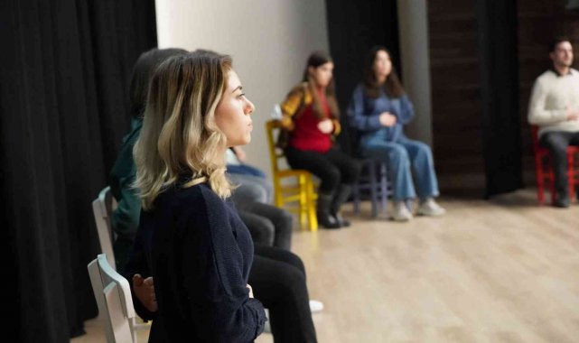 Altıeylül'de tiyatro eğitimleri başladı