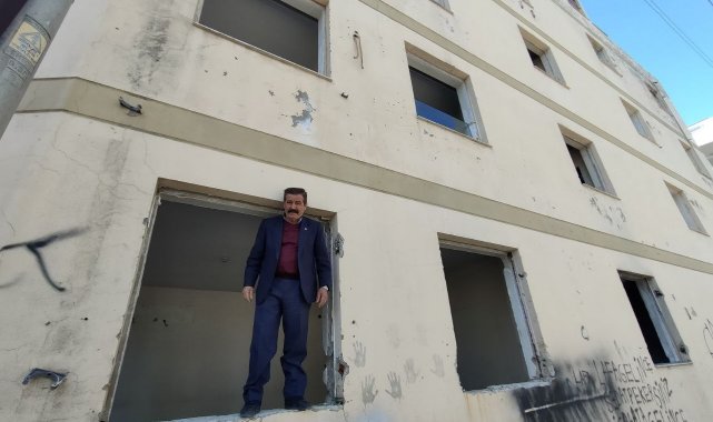 Antalya'da mahallelinin FETÖ'den kalan 3 katlı, 2 bloklu metruk yurt isyanı