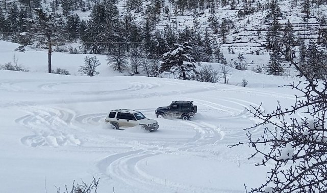 Artvin'de Off-road tutkunları karı eğlenceye dönüştürdü