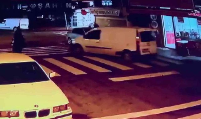 Ataşehir'de ekmek dağıtan fırıncının aracının çalındığı anlar kamerada