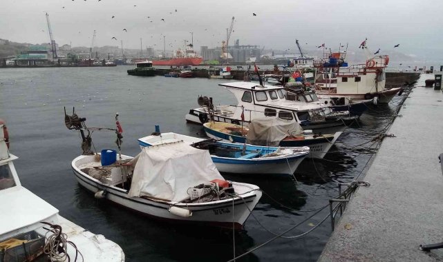 Bandırma'da fırtına ve yağış etkili oluyor