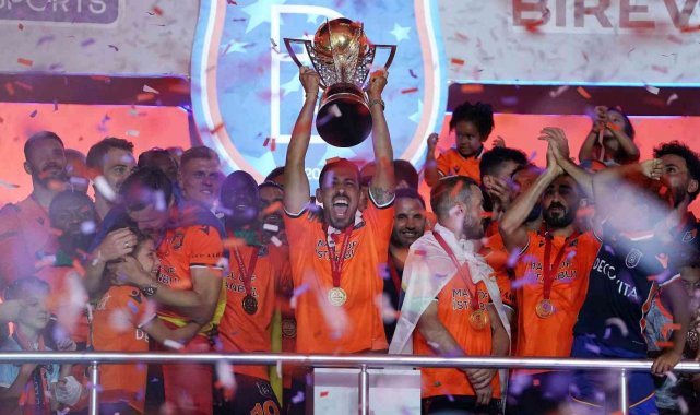 Başakşehir'de şampiyon kadro dağıldı