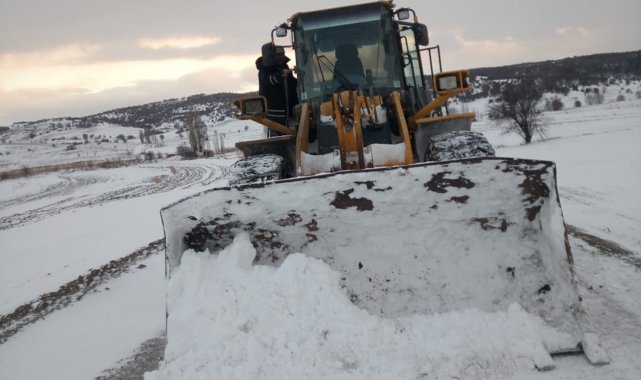 Bilecik'te kar nedeniyle kapanan 67 köy yolunu açma çalışmaları sürüyor
