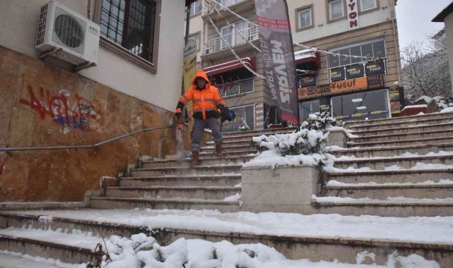 Bilecik'te karla mücadele için günde 3 ton solüsyon kullanılıyor