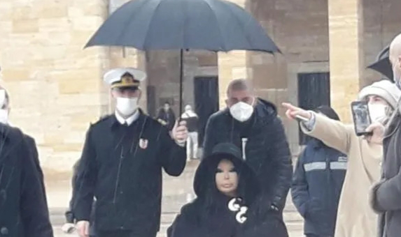 Bülent Ersoy'un görüntüsü  bomba gibi gündeme düştü!