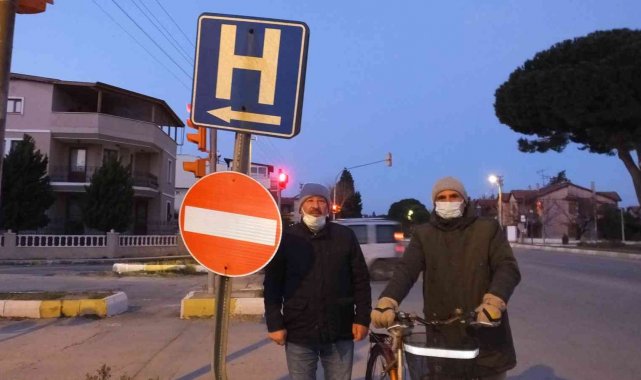 Burhaniye'de duyarlı vatandaşların tabela tepkisi