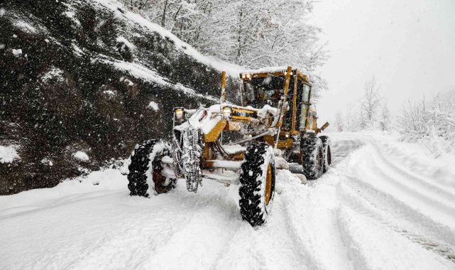 Bursa'da 36 saatte 5 bin 140 kilometre yol kardan temizlendi