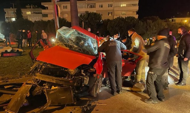 Bursa'da kırmızı ışık faciası: 3 ölü... Kaza anı kamerada