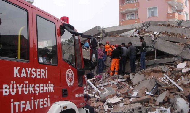 Büyükşehir itfaiyesi 2021'de 7 bin 230 olaya müdahale etti