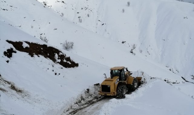 Diyarbakır'da karla mücadele devam ediyor