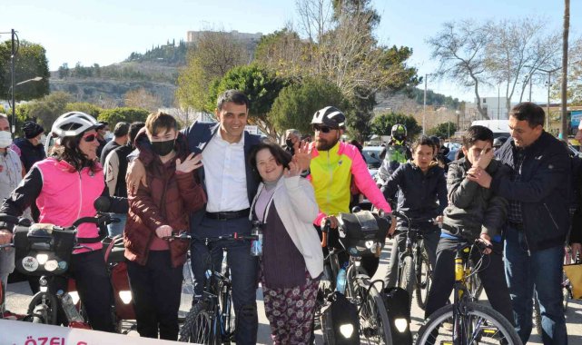 Down sendromlu ve otizmli çocuklar için 8 bin 500 kilometre pedal çevirdiler
