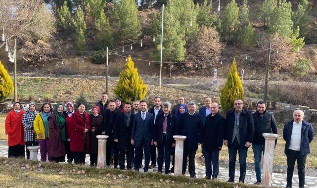DPÜ Gediz Meslek Yüksekokulu'nun öğretim elemanları kahvaltıda buluştu