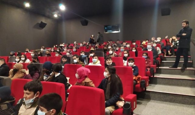 Elazığ'da öğrenciler 'Kesişme İyi ki Varsın Eren' filmini izledi