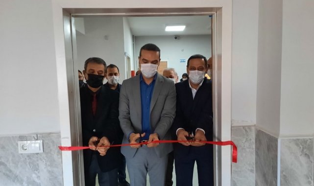 Emet Mehmet Akif Ersoy İlkokul'una kütüphane