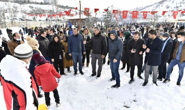 En güzel kardan adam Mamak'ta seçildi