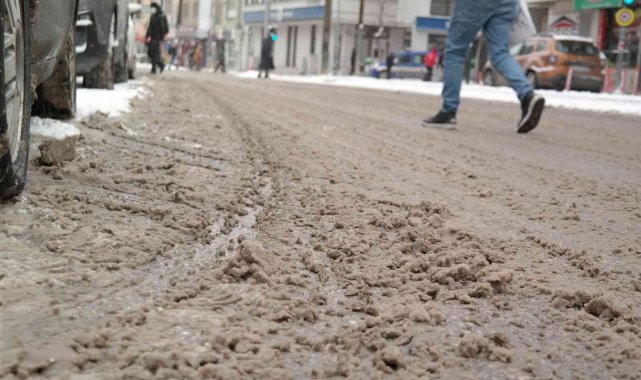 Eskişehir'de yollar çamurla kaplandı