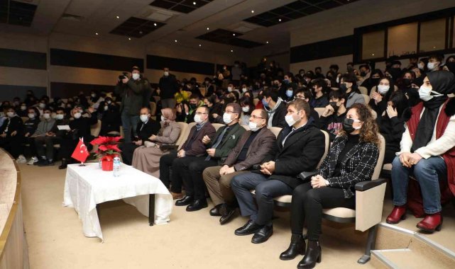 Eyüpsultan'da lise son sınıf öğrencilerine eğitim desteği dağıtımı başladı