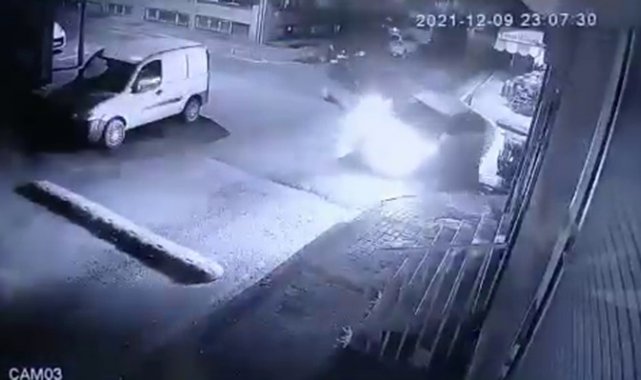 Gaziosmanpaşa'da aynı noktada yaşanan 2 kaza kamerada
