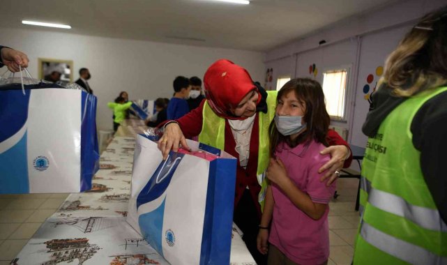 Gönül Elleri Çarşısı'ndan Bigalı öğrencilere yeni yıl hediyesi