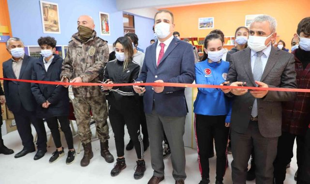 Hakkari Valisi Akbıyık: "Birinci vazifemiz eğitim"