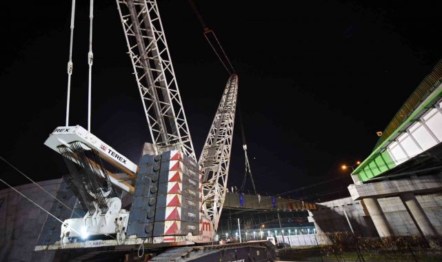 Her biri 130 ton ağırlığında, Bursa'da dev montaj