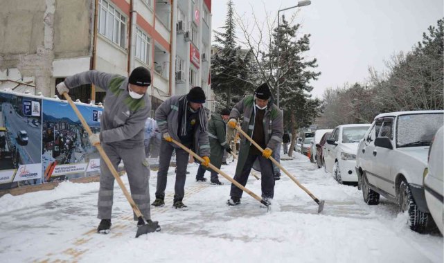 Isparta'da karla mücadelede 70 iş makinesi ve 260 personel görev aldı