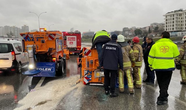 Kadıköy'de devrilen, İBB'ye bağlı kar küreme aracının sürücüsü alkollü çıktı