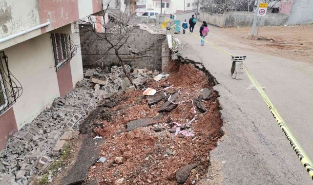 Kahramanmaraş'ta istinat duvarı çöktü