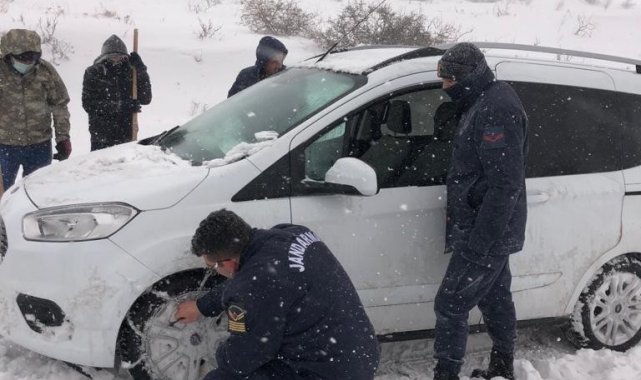Kahramanmaraş'ta karda mahsur kalan 5 kişi kurtarıldı