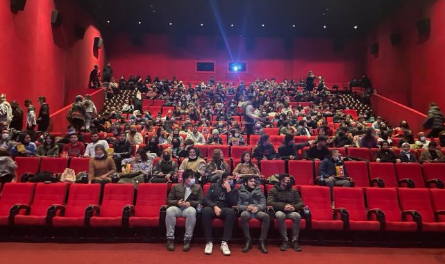 Kahramanmaraş'ta öğrenciler "Kesişme: İyi ki Varsın Eren" filmini izledi