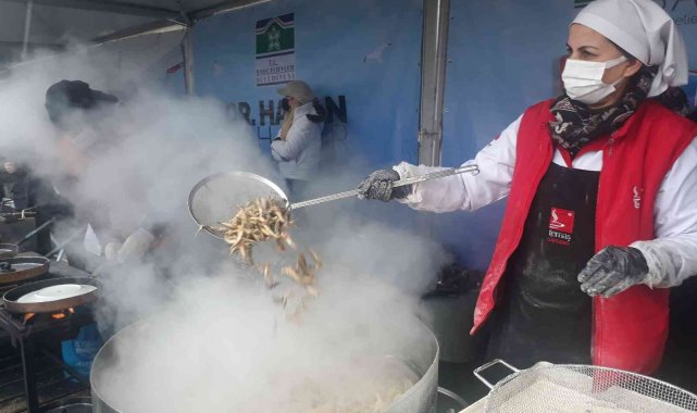 Kar altında hamsi festivali