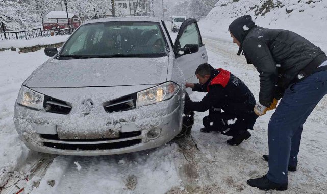 Karabük'te sürücülerin karla imtihanı