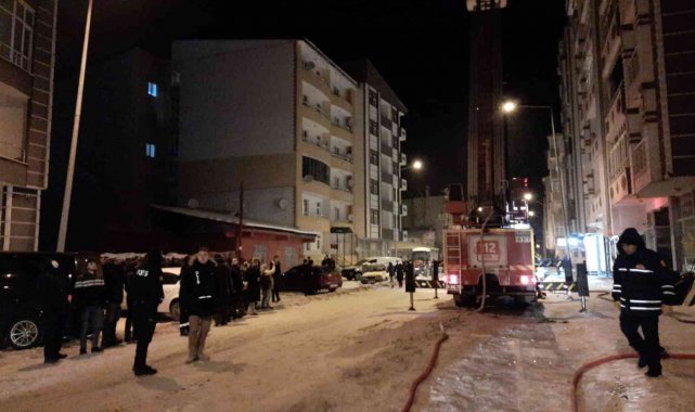 Kars'ta 6 katlı binada yangın