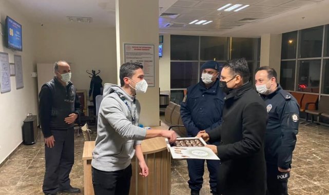Kaymakam Göktaş görev başındaki personeli yalnız bırakmadı