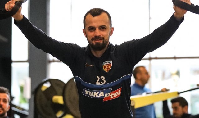 Kayserispor kaptanı İlhan Parlak: "Hedefimiz ilk 10 içinde olmak"