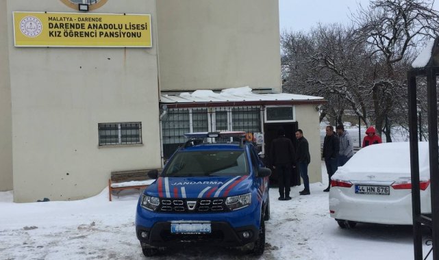 Malatya'da yolda kalan vatandaşlar yurtta ağırlanıyor