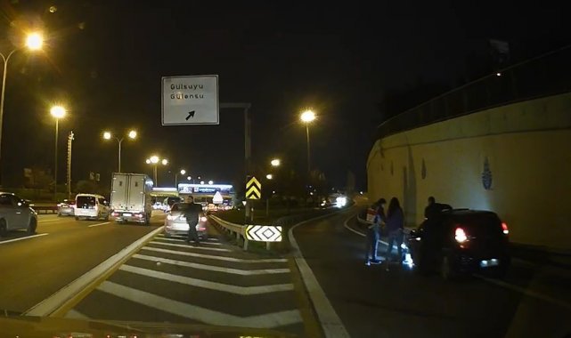 Maltepe'de dublör şoför oyunu: Makas atarken bariyerlere daldı, aracı bırakıp kaçtı